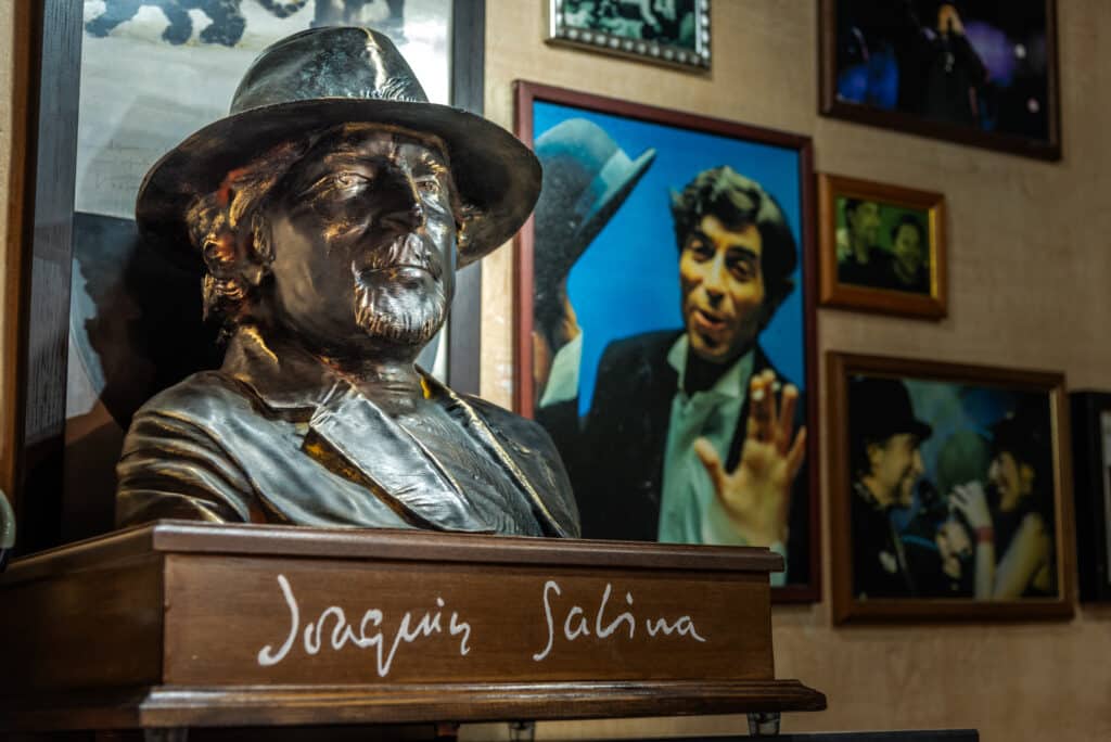 estatuilla de joaquin sabina