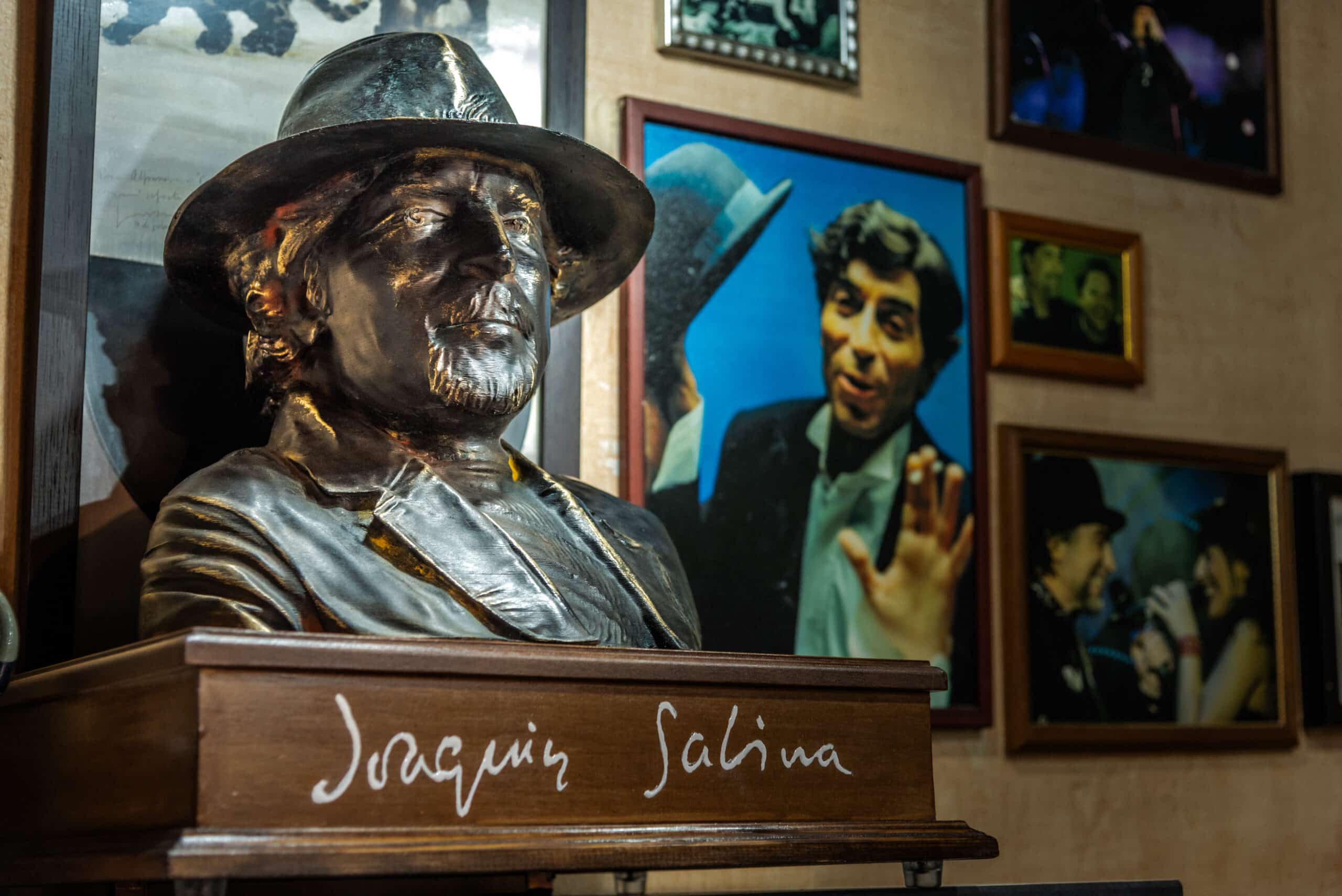 estatuilla de joaquin sabina