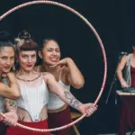 "Morpha" por Cía. Andrea Ríos. Suspensión capilar, cuerda lisa y música. (Plaza Vázquez de Molina).